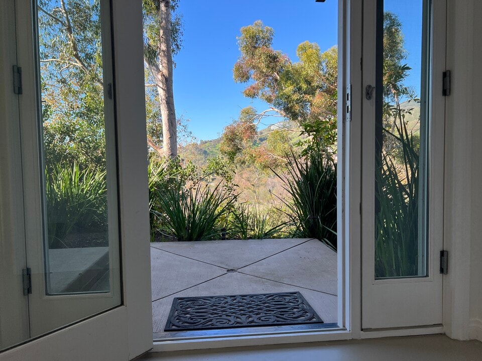 3623 Serra Rd, Unit Hillside Unit in Malibu, CA - Foto de edificio