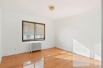 106 Thurton Pl in Yonkers, NY - Building Photo - Building Photo