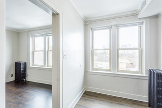 The Oakwood Manor Apartments in Dearborn, MI - Foto de edificio - Interior Photo
