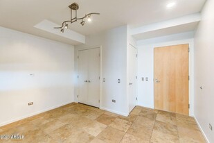 7157 E Rancho Vista Dr, Unit 4005 in Scottsdale, AZ - Building Photo - Building Photo