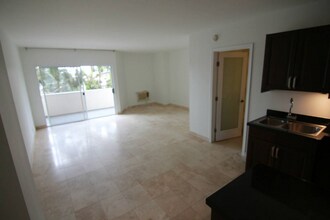 3949 Los Feliz Blvd in Los Angeles, CA - Foto de edificio - Building Photo