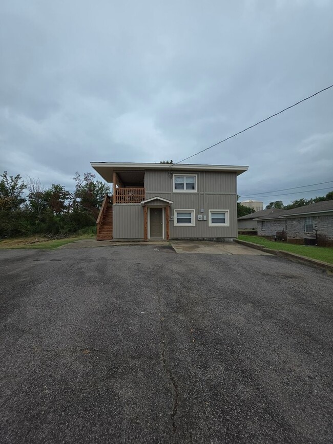 property at 709 W 13th St