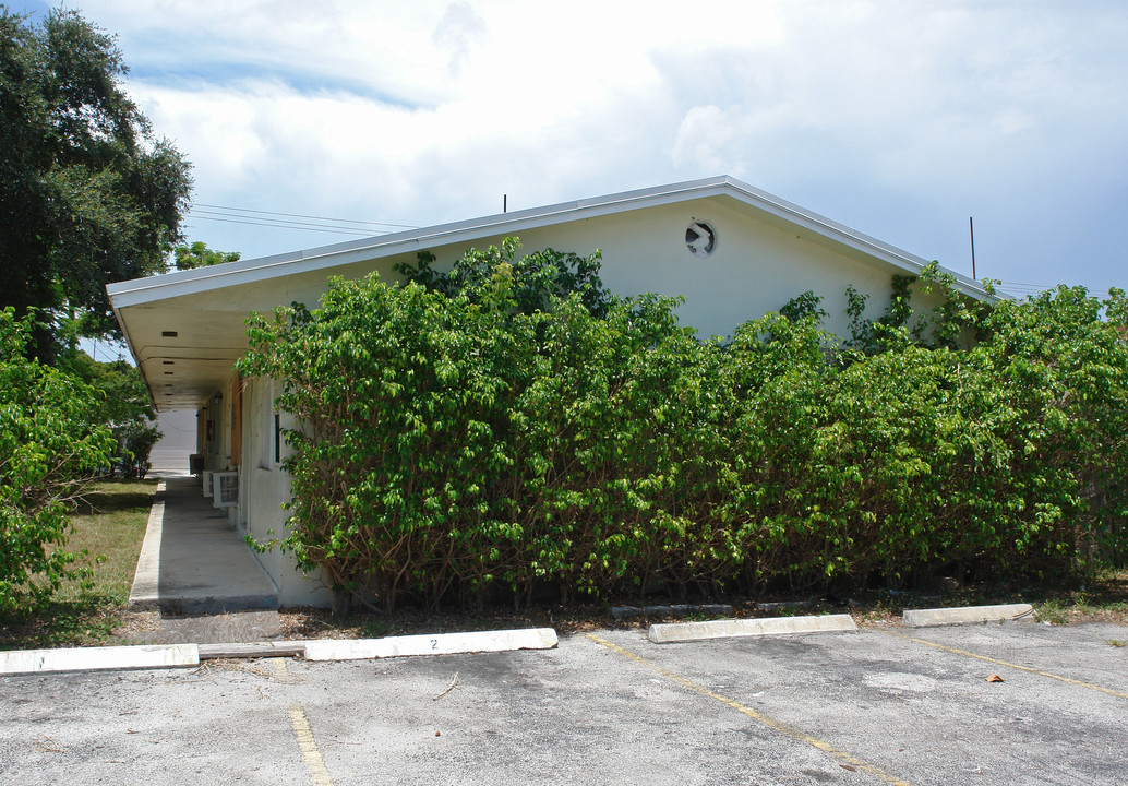 1115 N H St in Lake Worth, FL - Building Photo