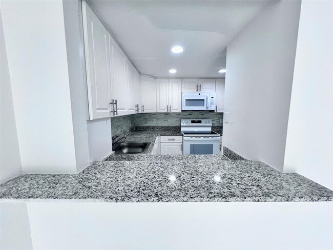 2580 NW 56th Ave in Lauderhill, FL - Building Photo - Building Photo