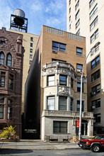 330 W 76th St in New York, NY - Building Photo - Building Photo