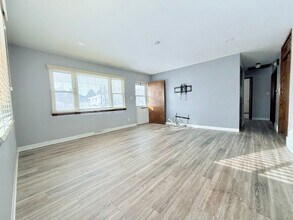 1111 Scott Ave in Waterloo, IA - Building Photo - Building Photo