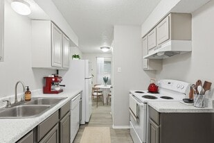 ReNew Highland Park in Midland, TX - Building Photo