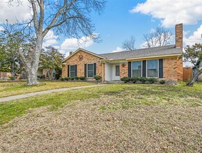 2234 Briarmeadow Dr in Garland, TX - Foto de edificio - Building Photo