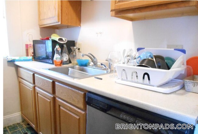 40 Orchard Rd in Brookline, MA - Building Photo - Building Photo