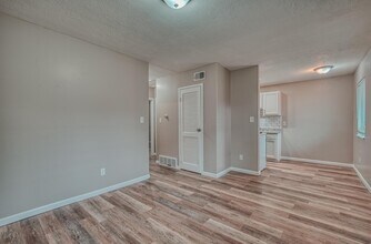 2735 Joyce Ave in Columbus, OH - Building Photo - Building Photo