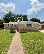 1606 Bluebonnet Trail in Arlington, TX - Building Photo