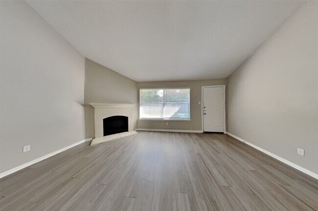 18727 Holly Way in Houston, TX - Building Photo - Building Photo