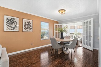 818 Cedar Rd in Clear Lake Shores, TX - Foto de edificio - Building Photo