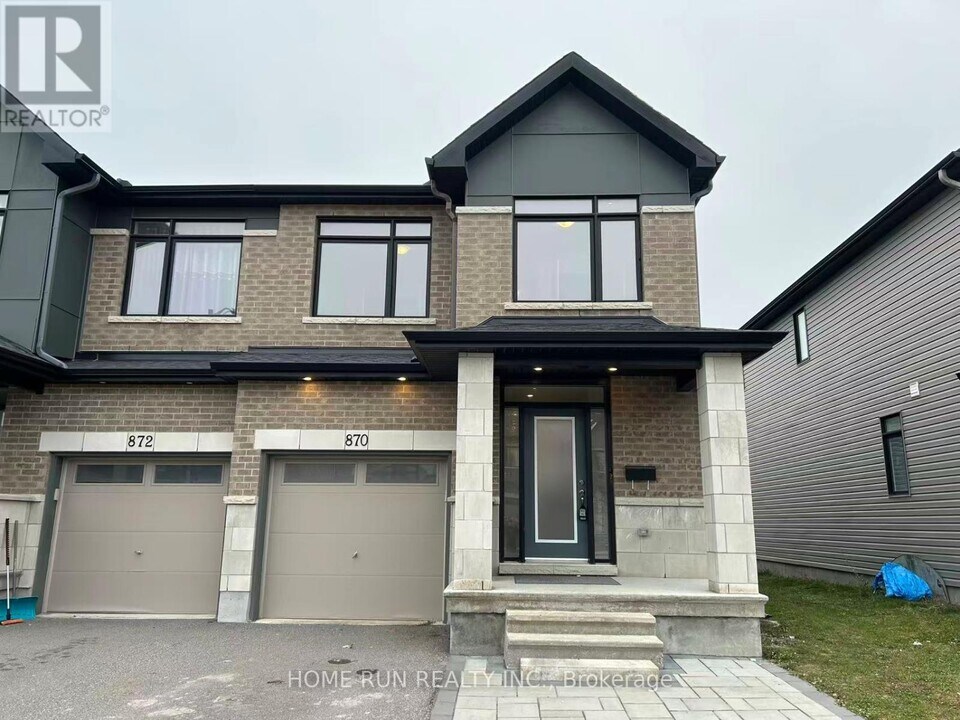 870 Solarium Ave in Ottawa, ON - Building Photo