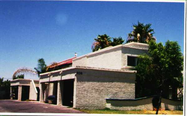 906 N Revere St in Mesa, AZ - Foto de edificio