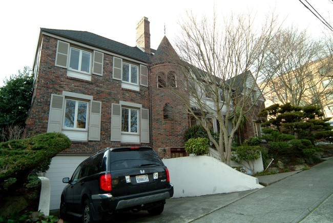 Queen Anne Fourplex in Seattle, WA - Building Photo - Building Photo