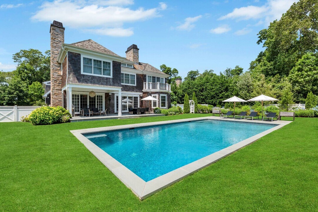 21 Barn Ln in Bridgehampton, NY - Building Photo