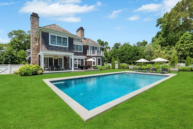 property at 21 Barn Ln