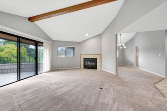 13613 Burke Rd in Los Altos Hills, CA - Building Photo - Building Photo