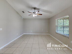 24 Pineland Ln in Palm Coast, FL - Foto de edificio - Building Photo