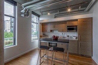 Walton Lofts in Seattle, WA - Foto de edificio - Interior Photo