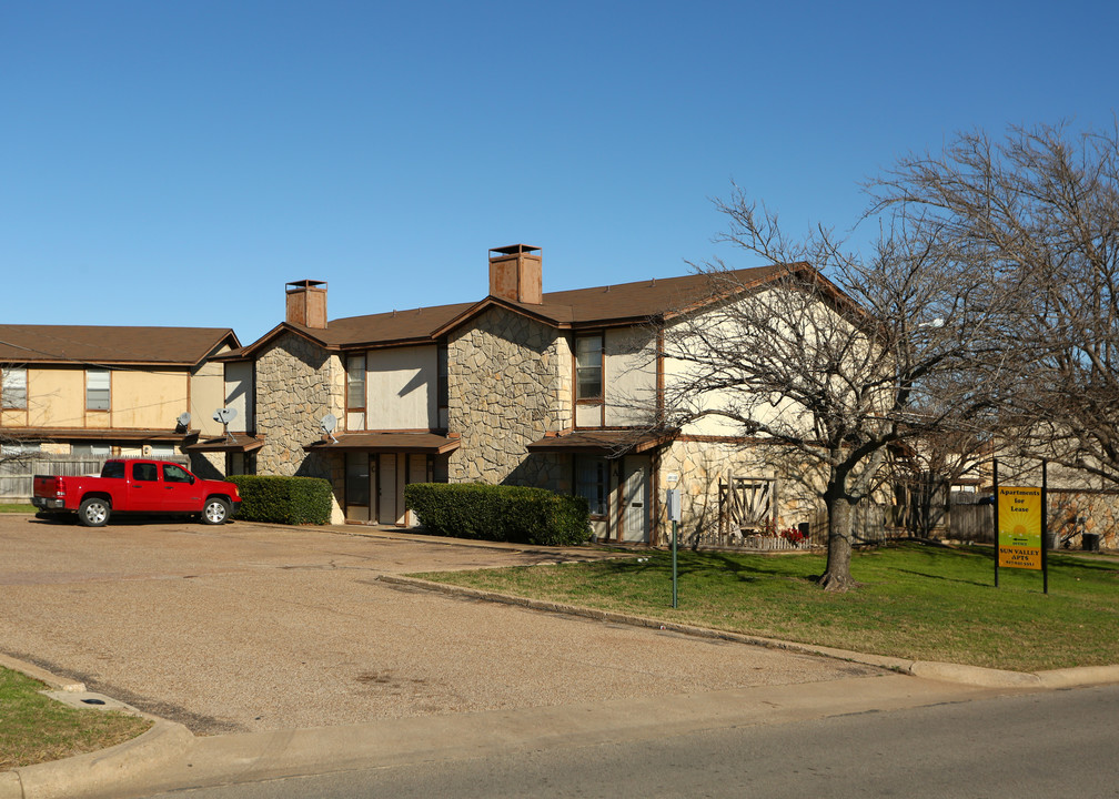 Sun Valley Apartments in Cleburne, TX - Building Photo