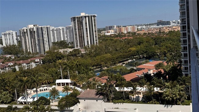 4000 Island Blvd, Unit 1703 in Aventura, FL - Building Photo - Building Photo