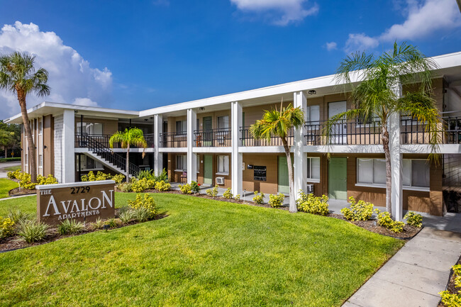 Avalon Apartments in St. Petersburg, FL - Building Photo - Building Photo