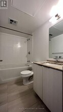 11-3211 Wellesley St W in Toronto, ON - Building Photo - Building Photo
