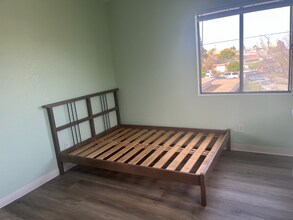 1221 Beacon Ave-Unit -#4 in San Mateo, CA - Building Photo - Building Photo