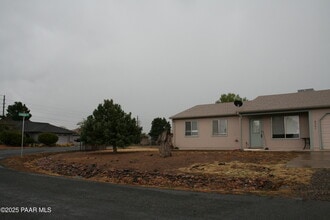 8901 E Waco Ct in Prescott Valley, AZ - Foto de edificio - Building Photo