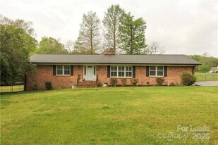 12320 Winget Rd in Charlotte, NC - Building Photo