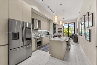 Ten30 in Miami Beach, FL - Building Photo - Building Photo