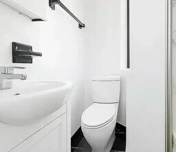 126 Elizabeth St, Unit 25 in New York, NY - Building Photo - Building Photo