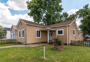 1029 Thomas V Bryant Dr in Jeffersonville, IN - Building Photo - Building Photo