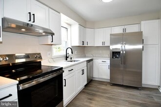938 Park Ave in Herndon, VA - Building Photo - Building Photo