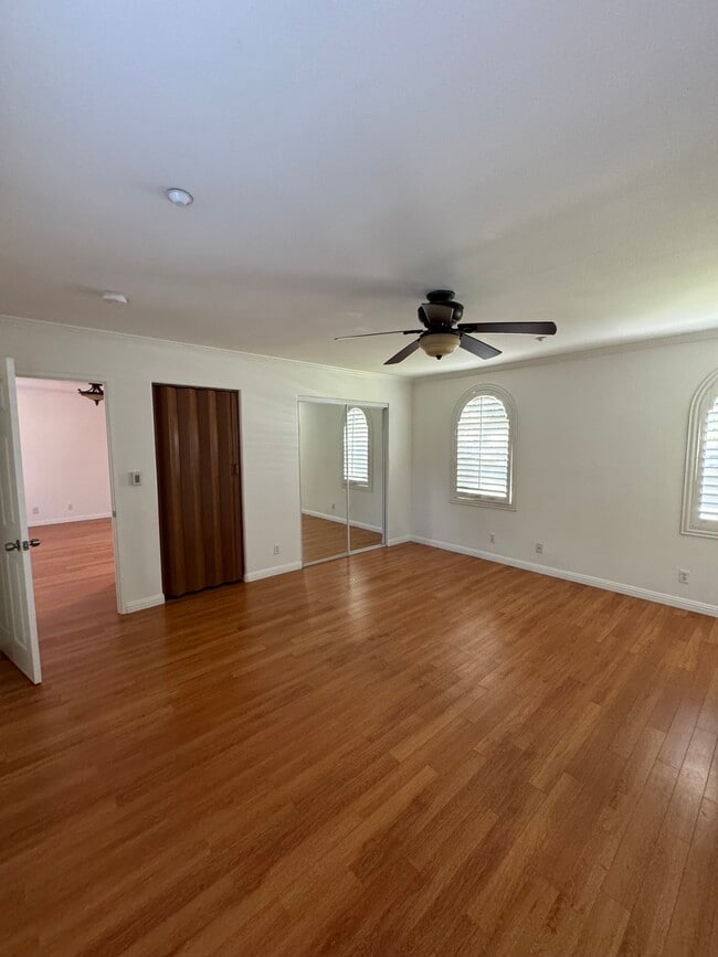 923 Royal Oaks Dr in Monrovia, CA - Building Photo - Building Photo