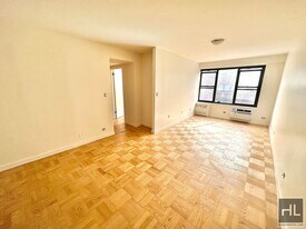 Fourth Avenue in New York, NY - Building Photo