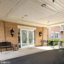 2607 Chapel Lake Dr in Gambrills, MD - Foto de edificio - Building Photo