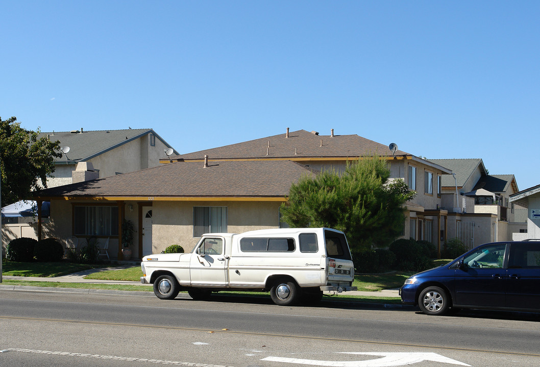 1221 W 7th St in Oxnard, CA - Building Photo