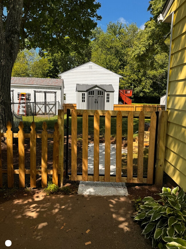 34 Maple Ave in North Haven, CT - Building Photo - Building Photo