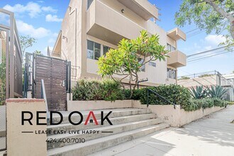 1051 N Ogden Dr in West Hollywood, CA - Foto de edificio - Building Photo