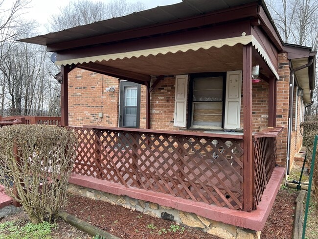 12762 Red House Rd in Brookneal, VA - Building Photo - Building Photo