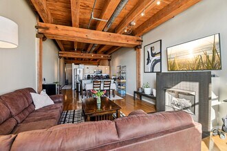 333 S Desplaines St, Unit 512 in Chicago, IL - Foto de edificio - Building Photo