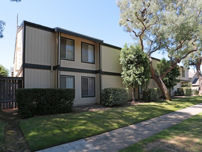Vintage II Apartments in Fresno, CA - Building Photo - Building Photo
