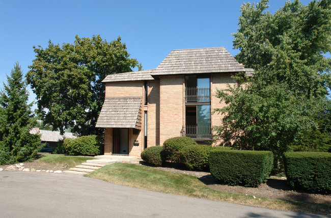 The Arbors at Barrington in Barrington, IL - Building Photo - Building Photo