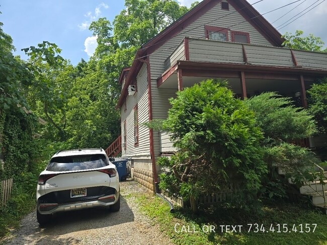 110 E Summit St in Ann Arbor, MI - Building Photo - Building Photo