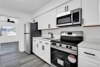 3847 Maxine St in Ft. Myers, FL - Building Photo - Building Photo