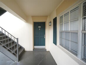 10330 Carrollwood Ln in Tampa, FL - Building Photo - Building Photo