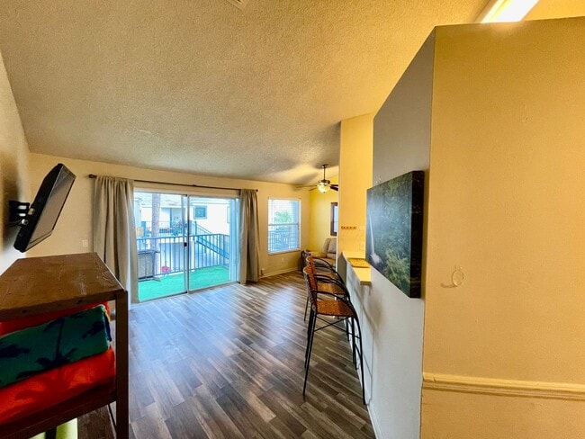 2564 Woodgate Blvd in Orlando, FL - Building Photo - Building Photo
